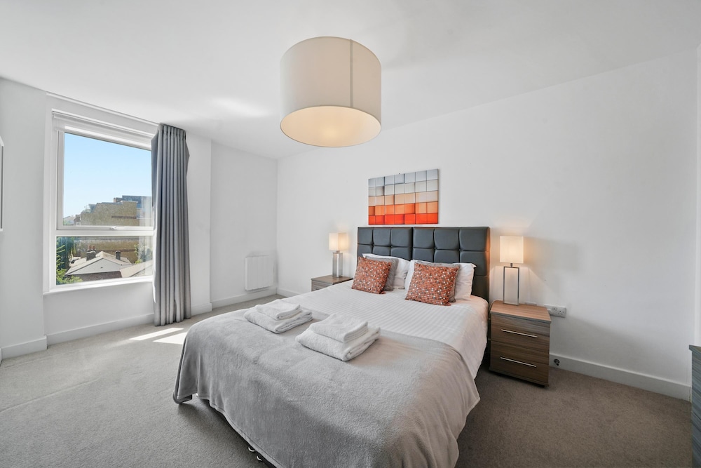Kennet House Superior Serviced Apartment