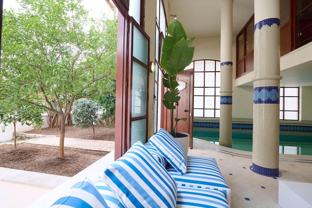 Ma Maison Downtown Villa N 8 Indoor Heated Pool