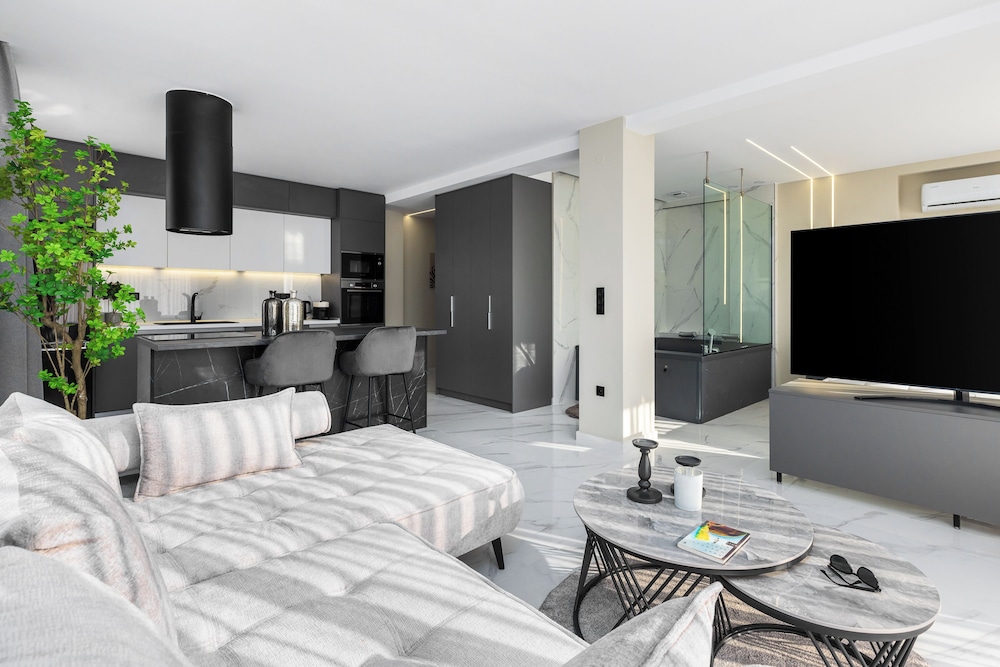 Ophelia Suites by halu!