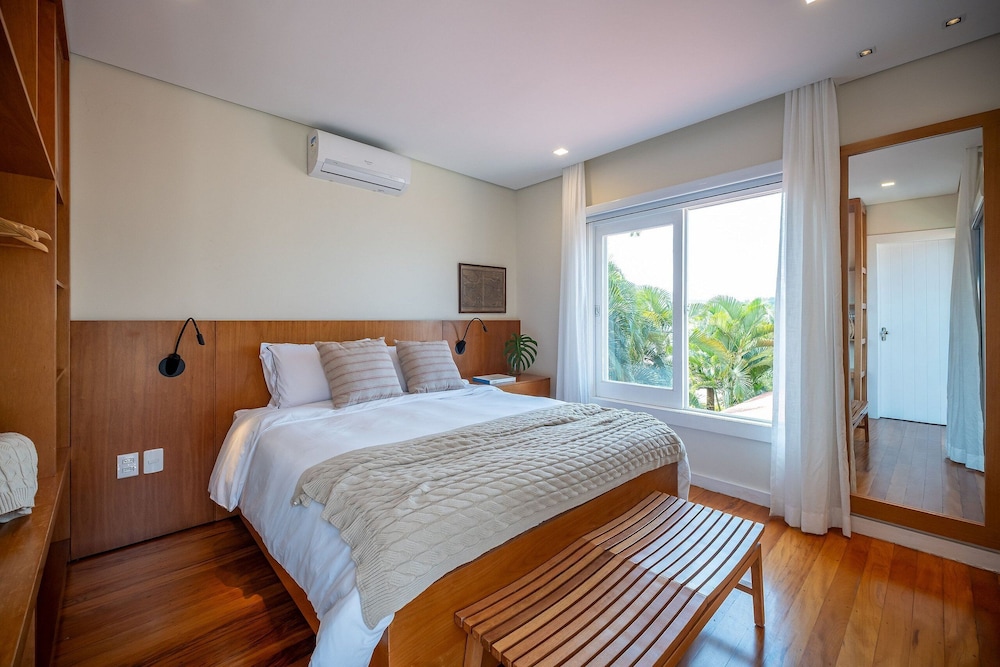 Angra - Mombaça | Mansão Espetacular Beira-Mar, 7 Suites - por Casapē Rio