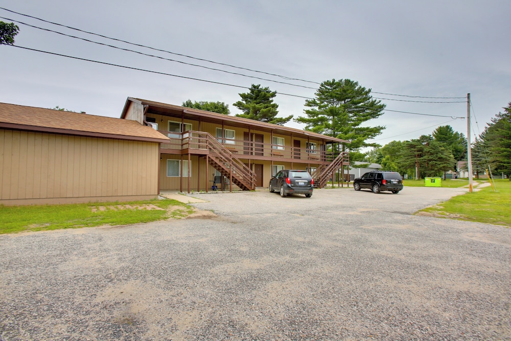 Quaint Lake City Studio: Walk to Engelwood Beach!