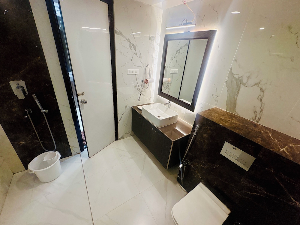 The Bay Suites Puri With Sea View