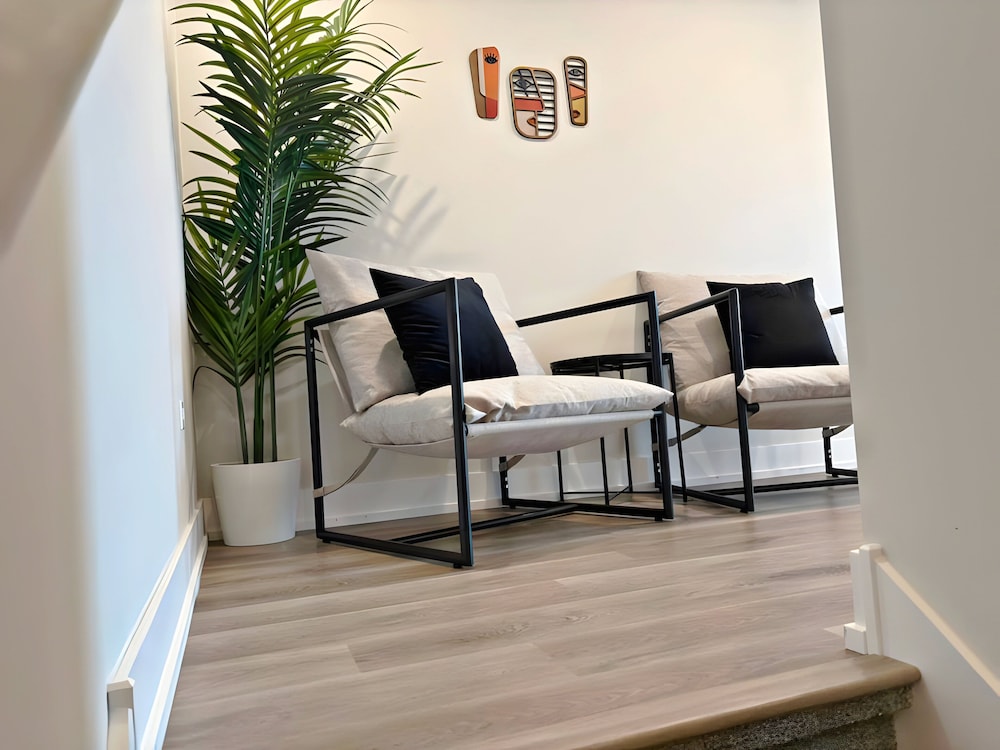 4BR Townhouse with Parking - WV rep 3