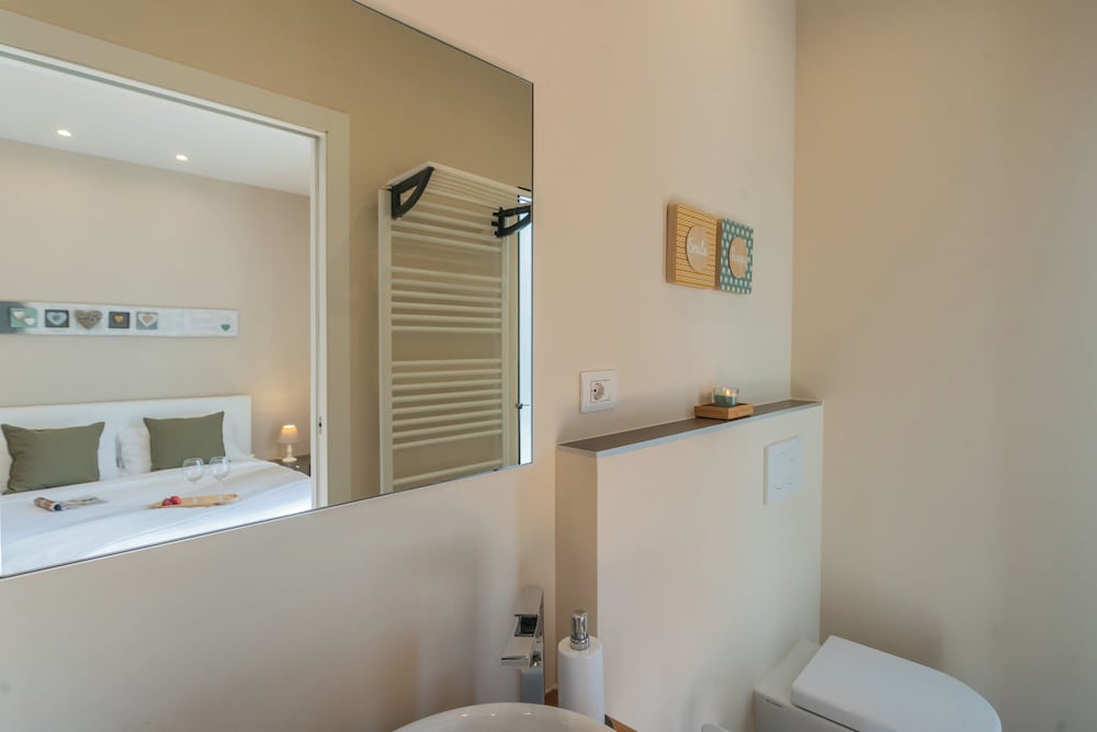 MT Studio by Rent All Como by Rent all Como