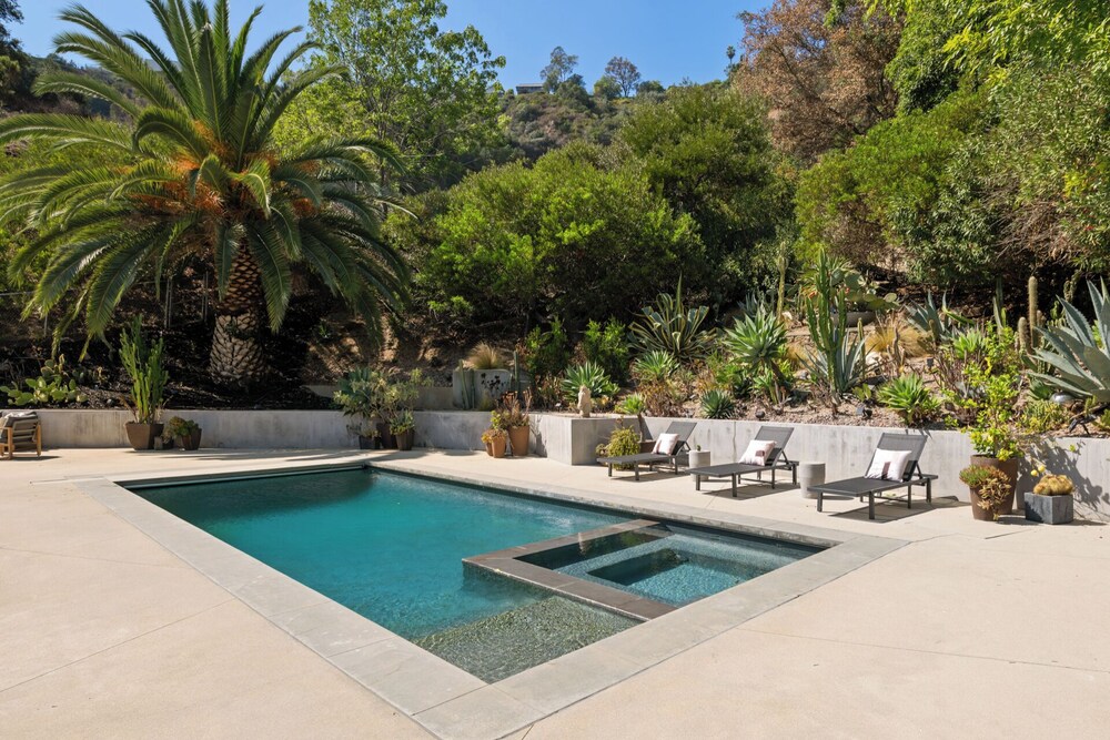 Valea Estate - Secluded Beverly Hills Retreat 1-acre Oasis