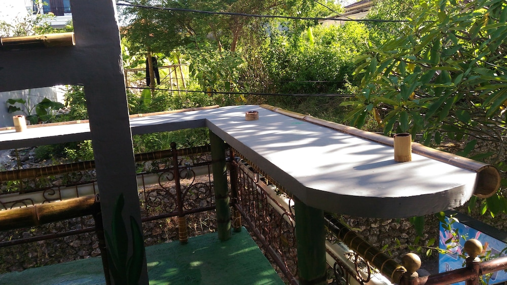 Twenty4Seven Bed & Breakfast - Hostel