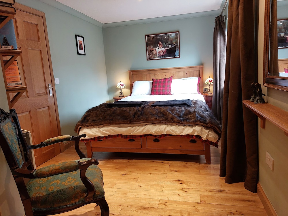 1 Bed Lodge - Sleeps 2 - Parking - Wifi view 2