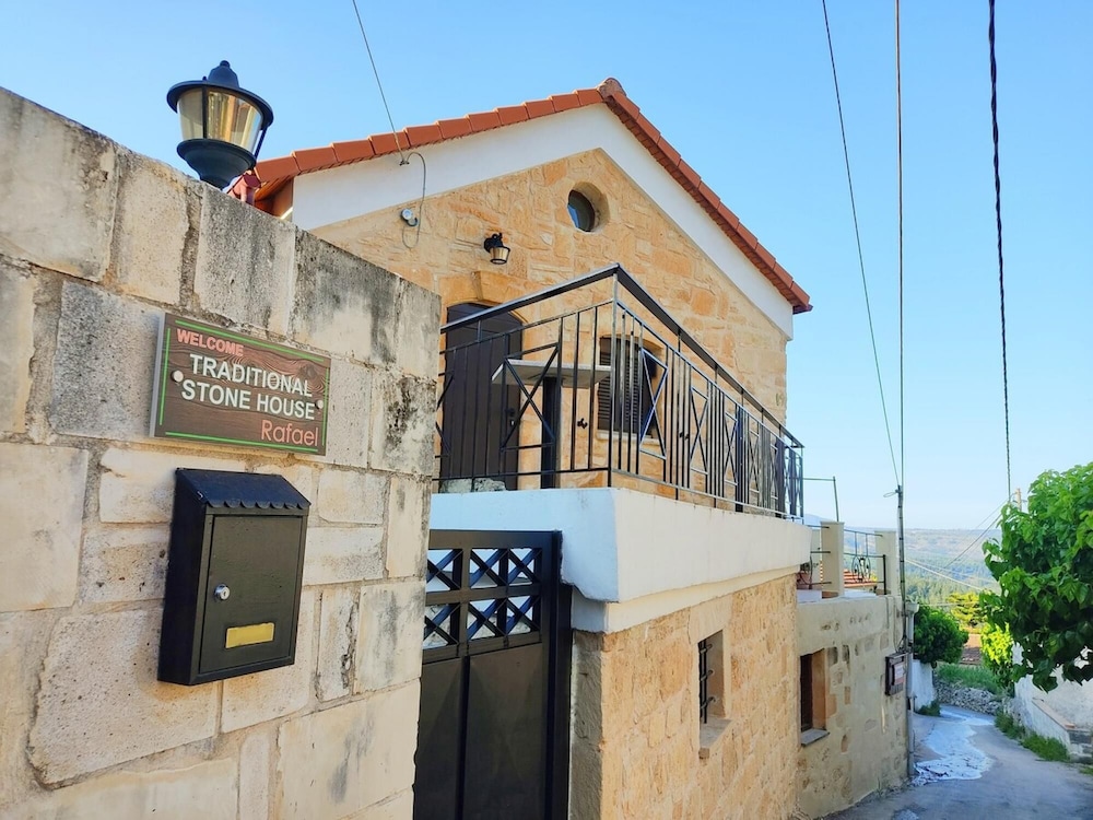 Traditional Stone House Rafael