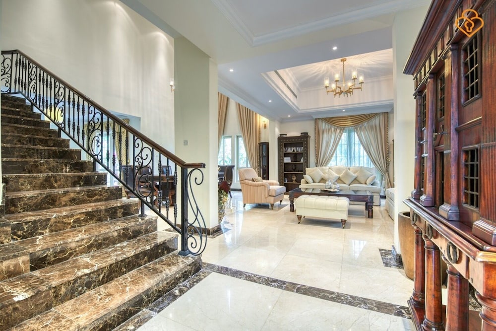 Beautiful Large 4 B/R Villa W/ Pool Jumeirah Island