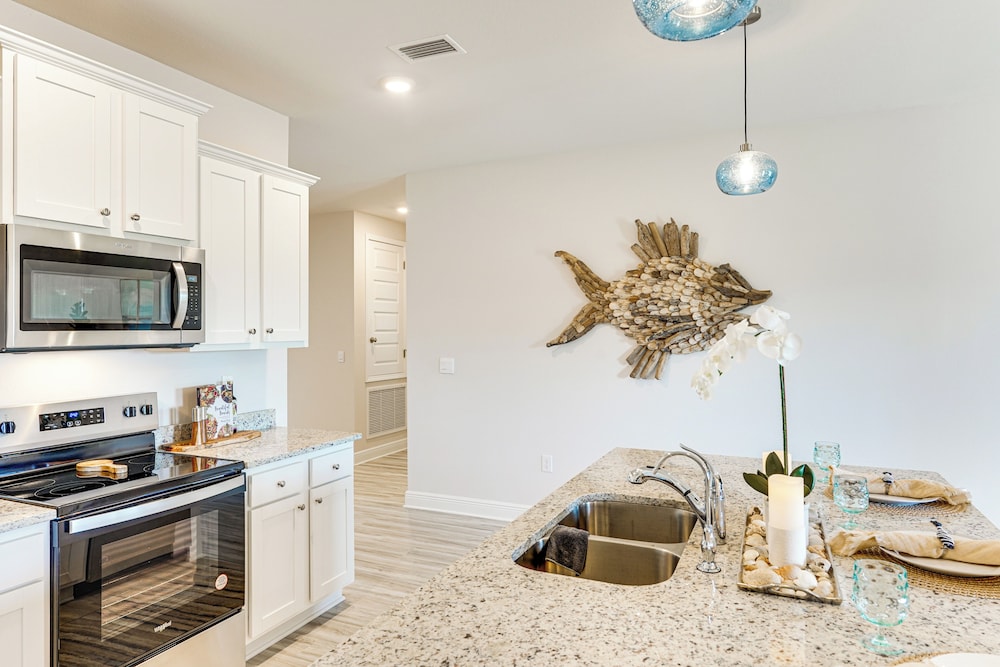 Walk to the Beach: Stylish Home in Port St Joe!
