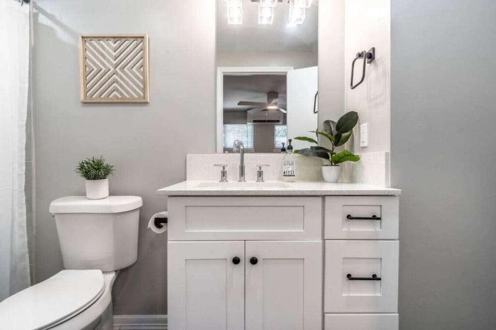 Stylish 1BR Urban Retreat