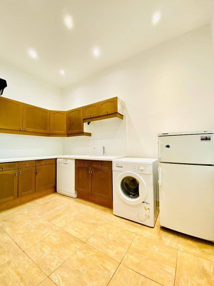 Bright 2BR Apartment Near Westbahnhof