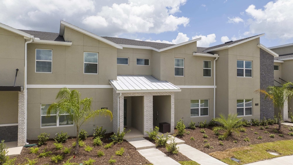 Fantastic 4 Bd W/ Pool @ Storey Lake Resort 2709
