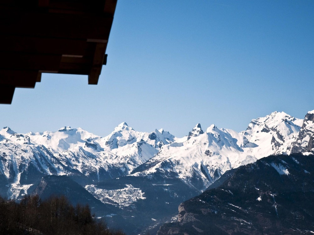 Lovely Apartment With Mountain Views