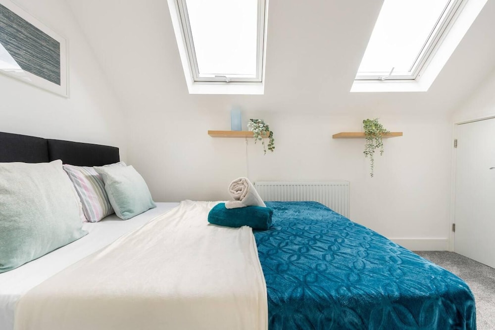 Modern Apartment, Castle View Rochester, England