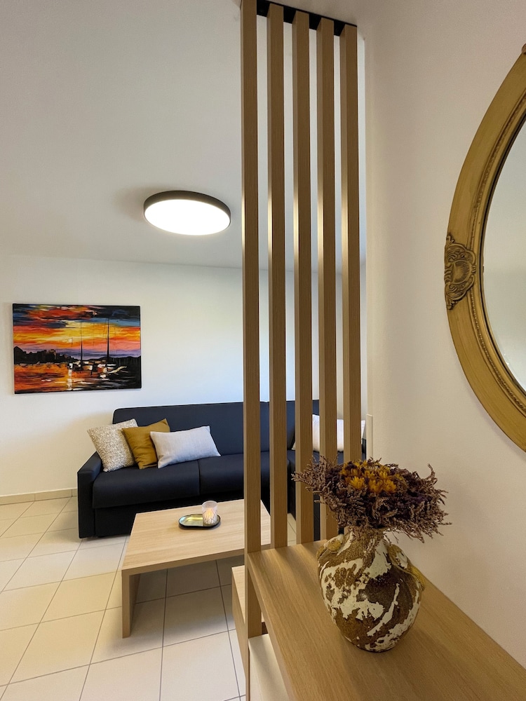 Premium Levant 210 Marina Apartment view 4