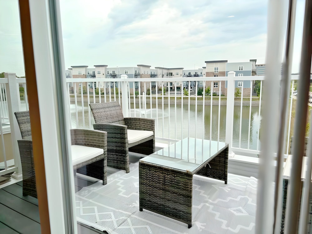Modern 4BR with Parking - WV rep 4