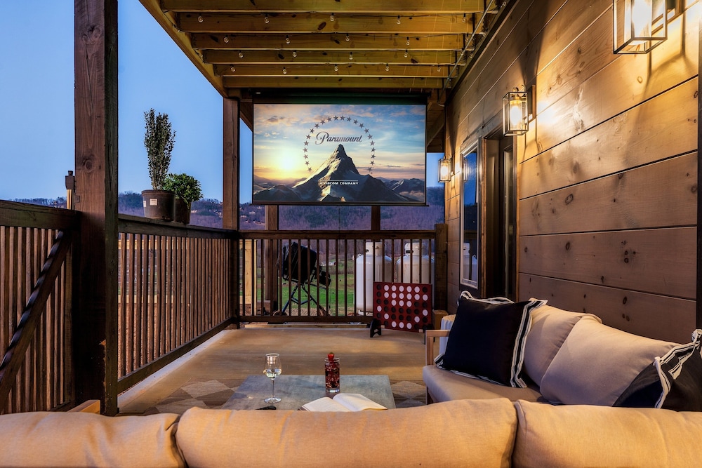 The Luxe 4 Bedroom Cabin