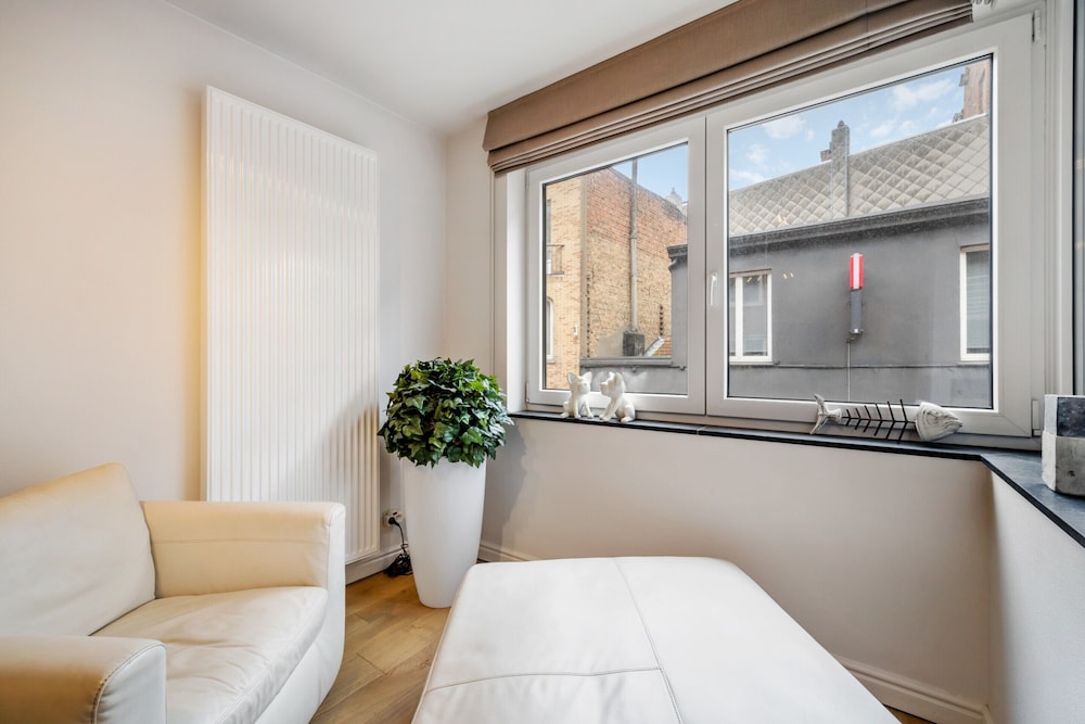 Luxury 4-bedroom Apartment With Large Terrace