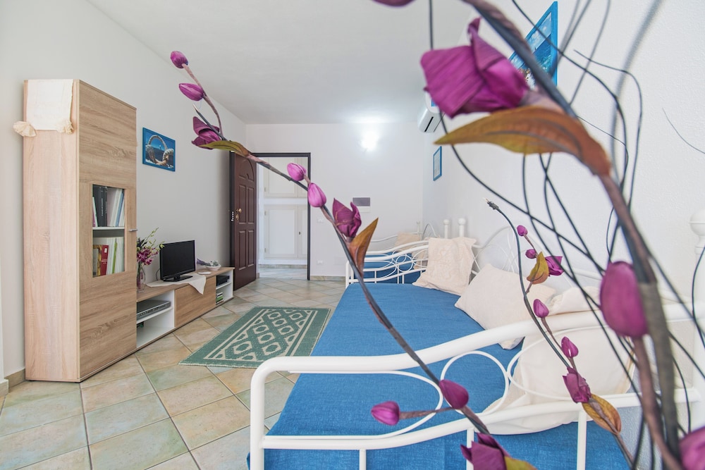 Residence Maria Antonia - Grazia Deledda