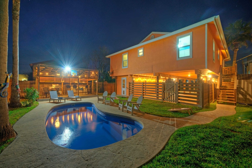 Coastal Retreat w/ Pool, BBQ & Sunset Views Beers and Sunshine by Avantstay