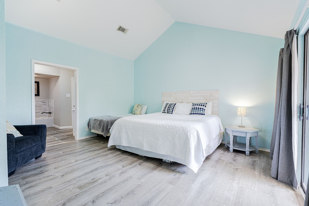 Horseshoe Bay Townhome w/ Water Access! - Property Image 30