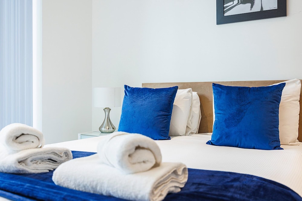 Spacious 3-bed apt Canary Wharf Great View