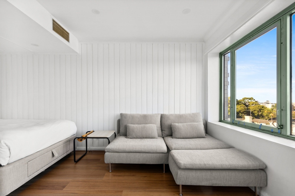 Stylish Studio in the Heart of Newtown With Pool