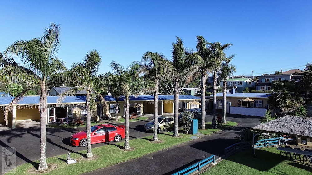 Raglan Palm Beach Motel