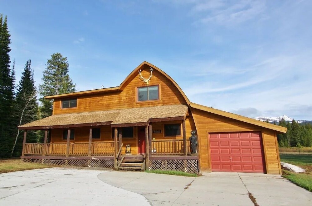 Red Cedar Cabin view 4