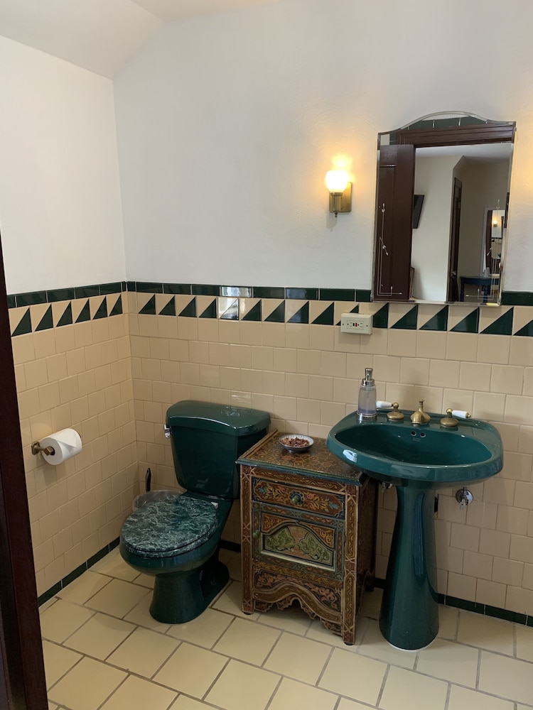 Georgian Garden Inn