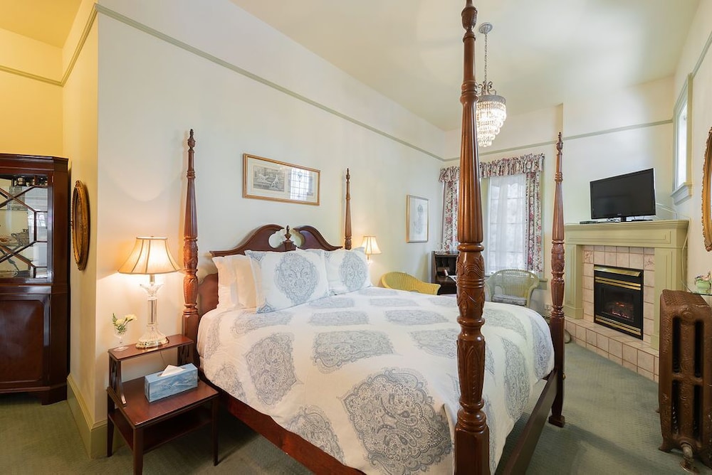 Beaconsfield Inn