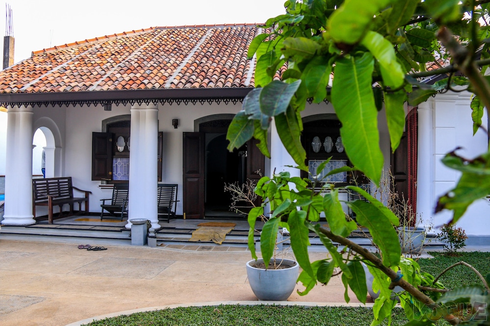 Villa White Dome view 4