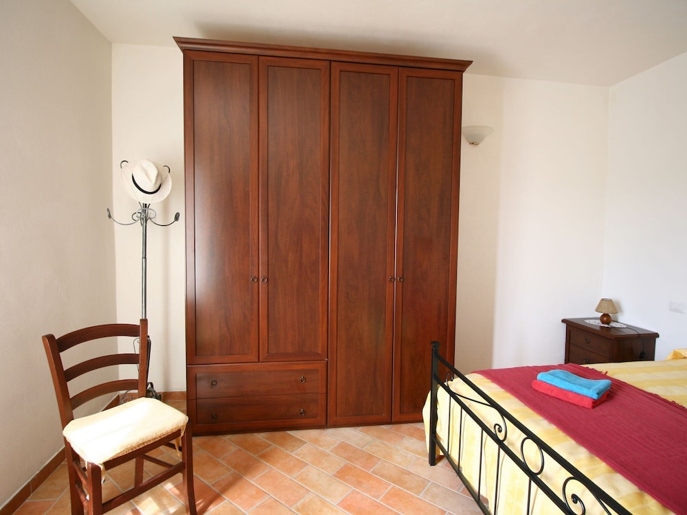 Lovely Farmhouse in Asciano With Swimming Pool