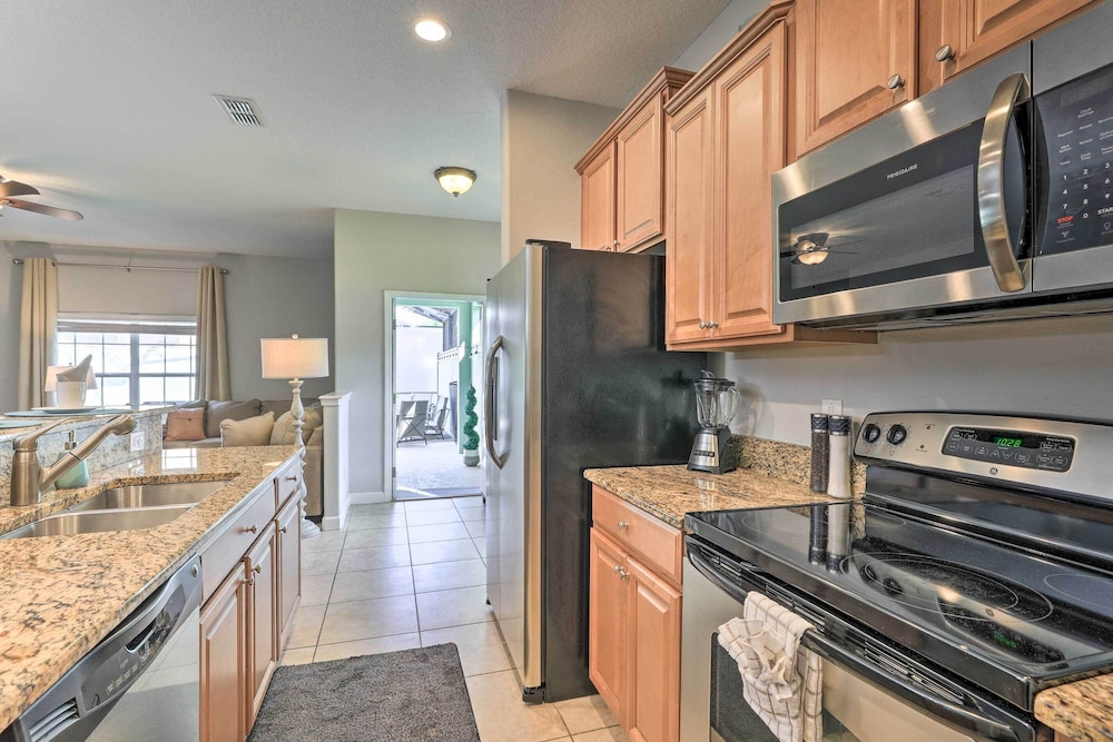 Paradise Palms Home w/ Amenities ~ 7 Mi to Disney! view 3
