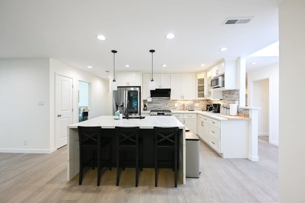 @ Marbella Lane - Exquisite Home 3BR