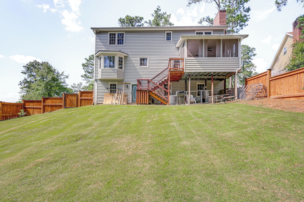 Pool & Tennis Court Access: Home in Warner Robins