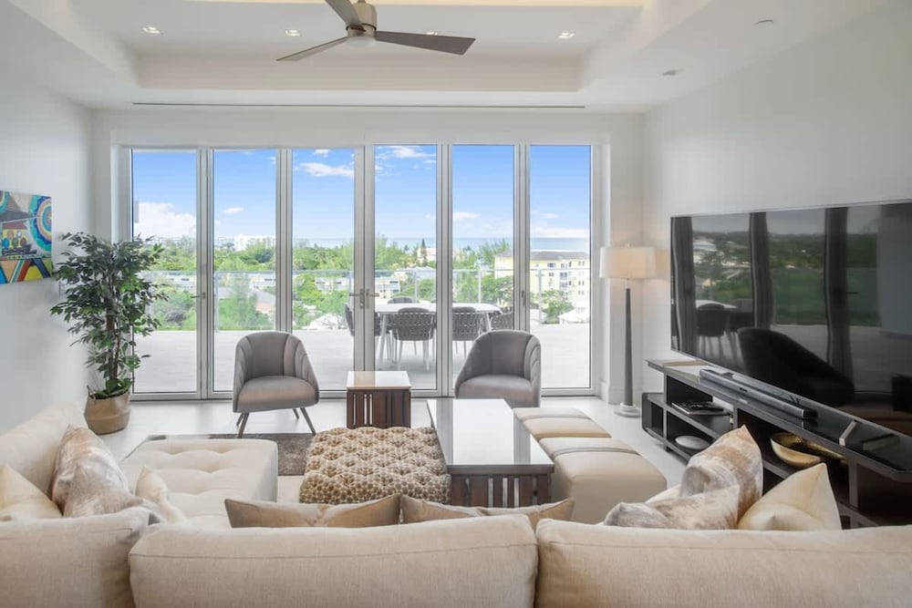 Oceanfront Penthouse and Patio at ONE Cable Beach