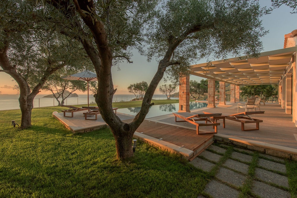 Artina Luxury Villa