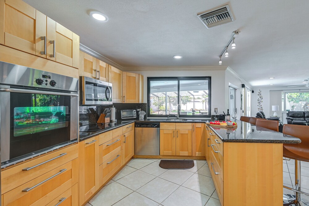 Outdoor Oasis: Marco Island Home Near Beaches