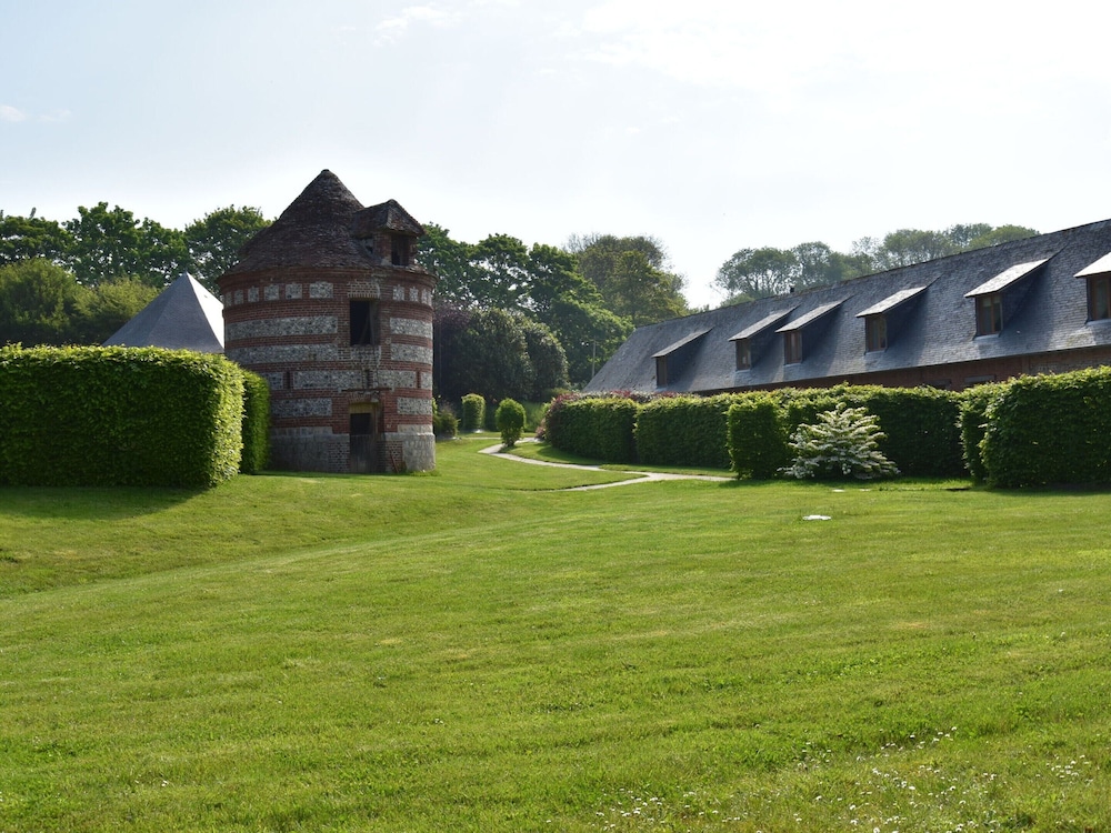 Spacious Cottage With Private Garden in Normandy photo 5