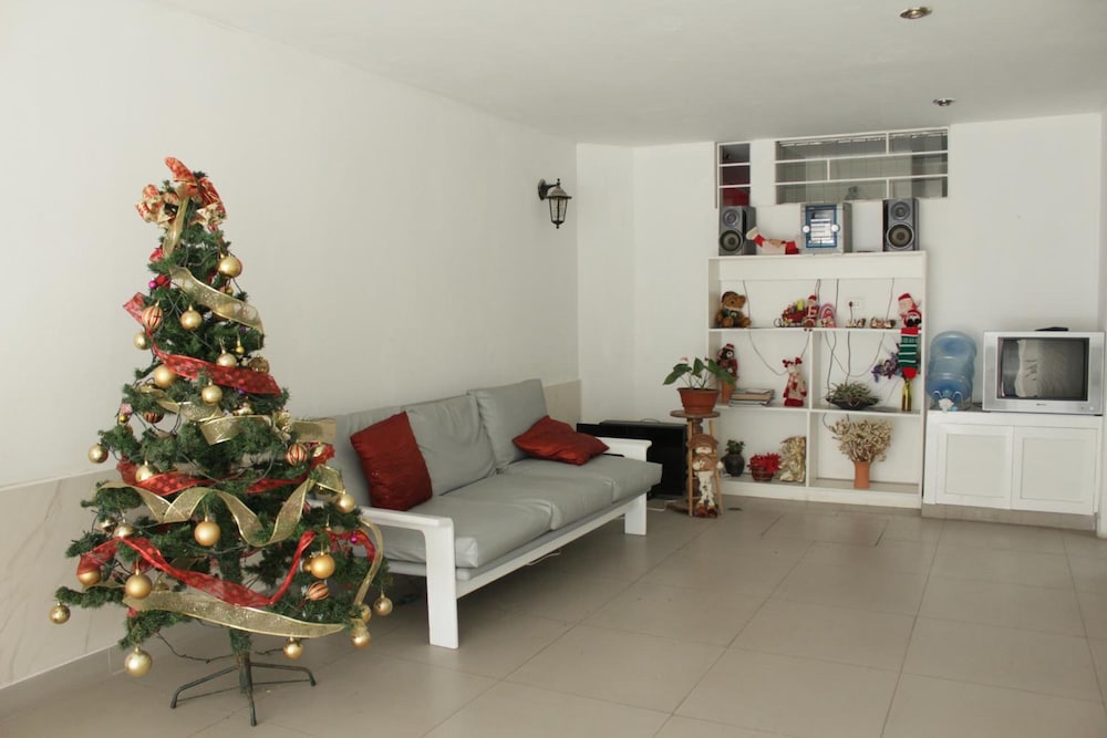 Monterrico Suites Hotel