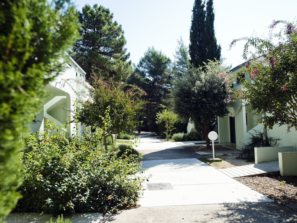 Apartments in Zaton With Pool