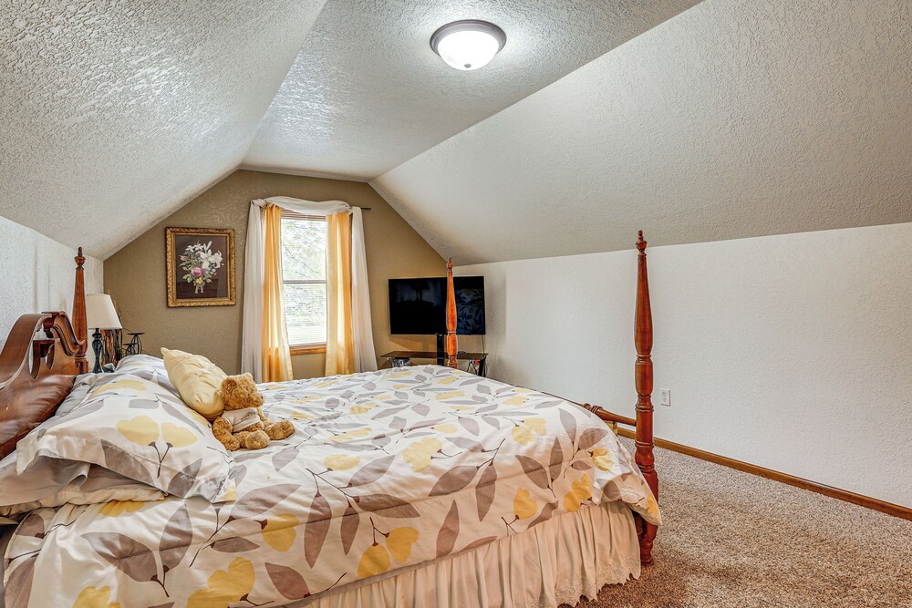 Garage Game Room, Bar: Coldwater Lake House!