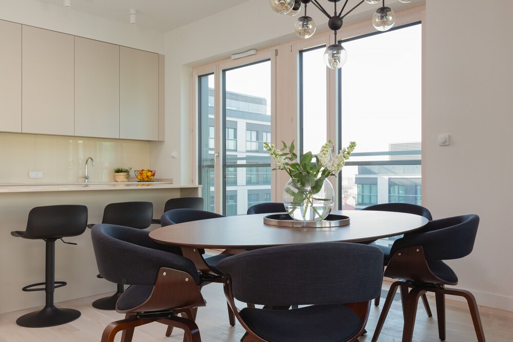 Luxury Suite by Renters Prestige view 3