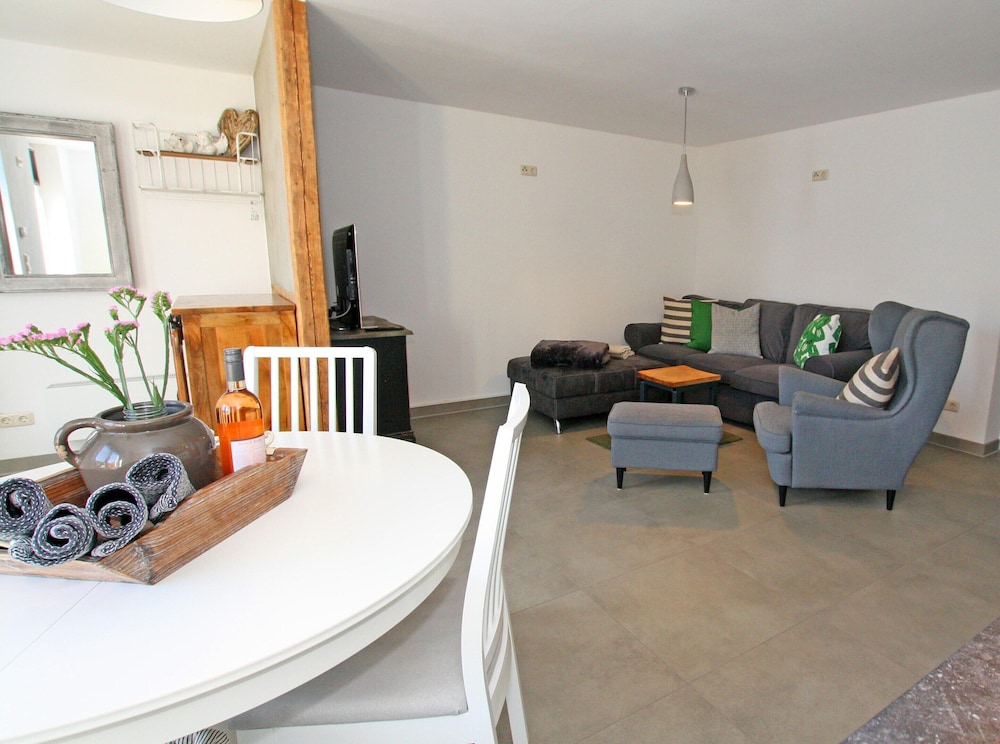 Luxuriose Ferienwohnung mit Terrasse, Wiek