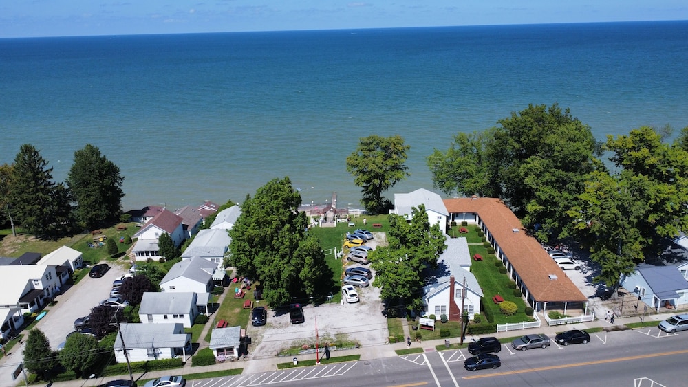Uncle Toms Cottages - Property Image 13