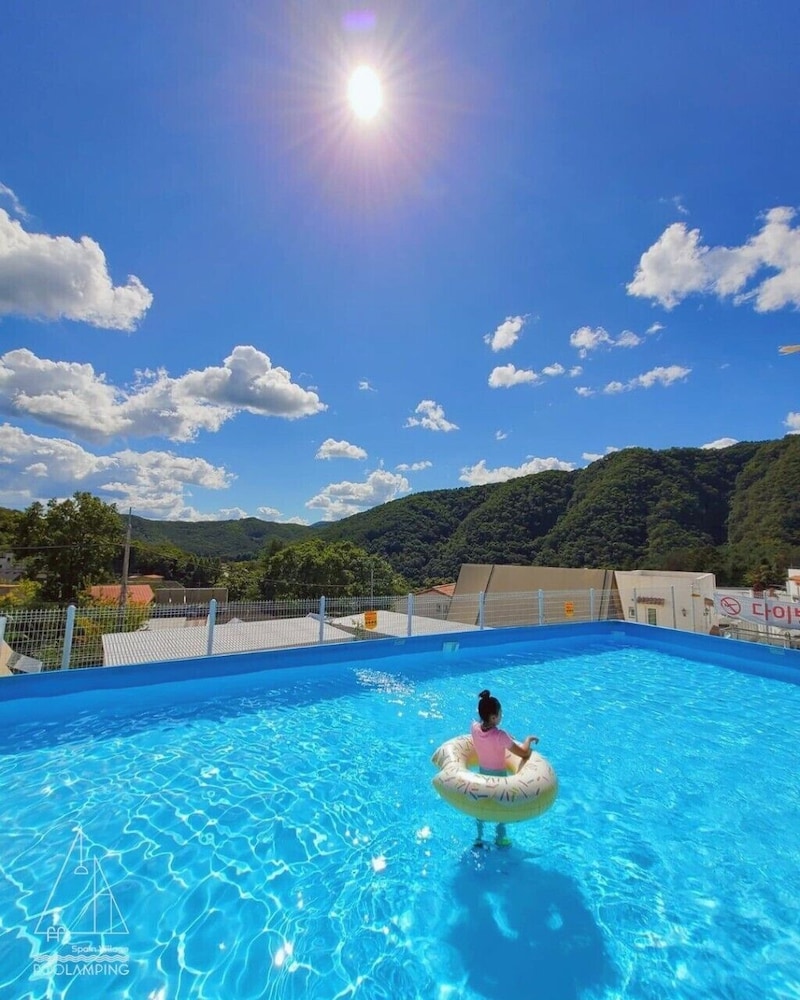 Spain Village Poolamping
