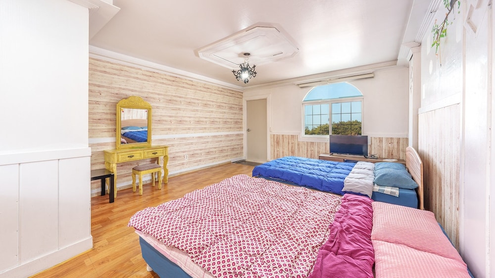 Taean Vintage House Pet-friendly Pension