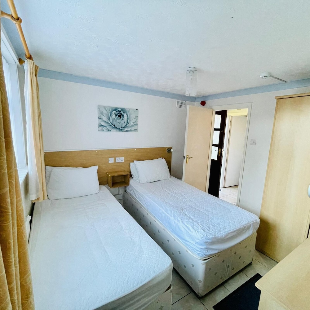 Lyndene Holiday Apartments
